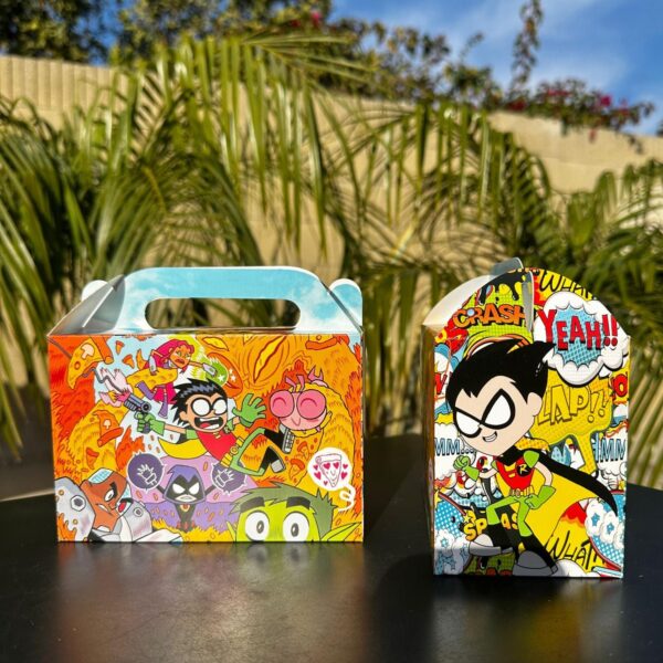 Teen Titans Gift Box and Accessories - Image 6