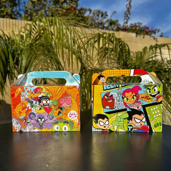 Teen Titans Gift Box and Accessories - Image 7