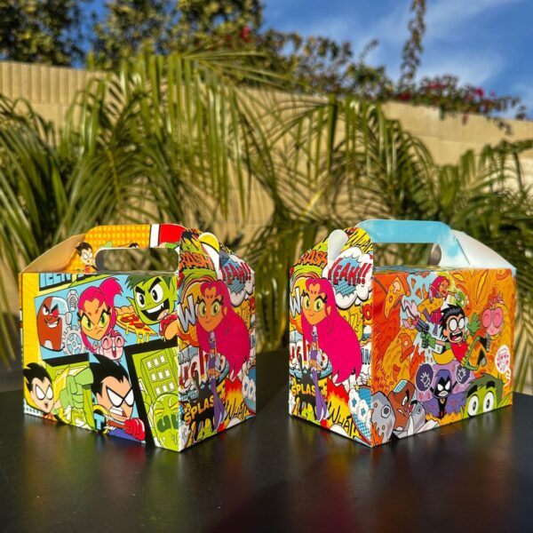 Teen Titans Gift Box and Accessories - Image 8