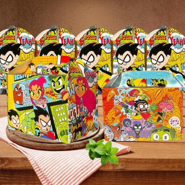 Teen Titans Gift Box and Accessories - Image 5