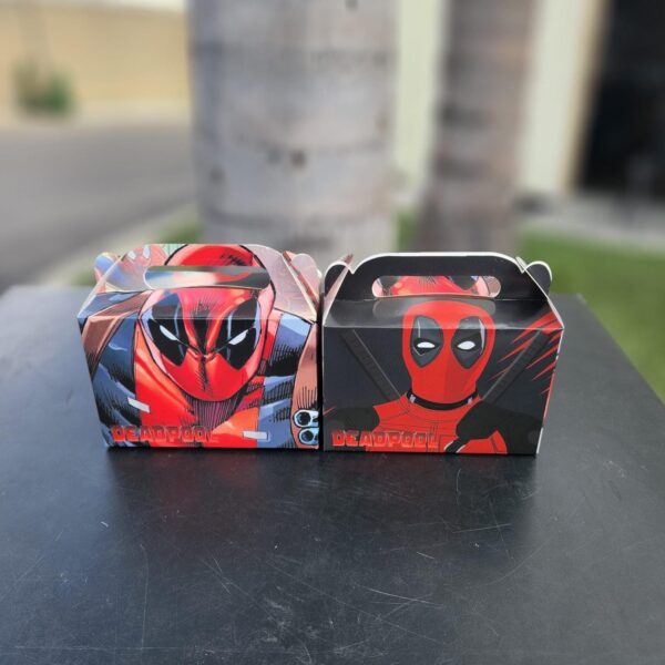 Deadpool Gift Box and Accessories - Image 9