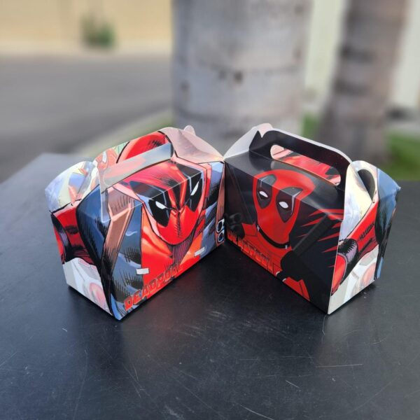 Deadpool Gift Box and Accessories - Image 8